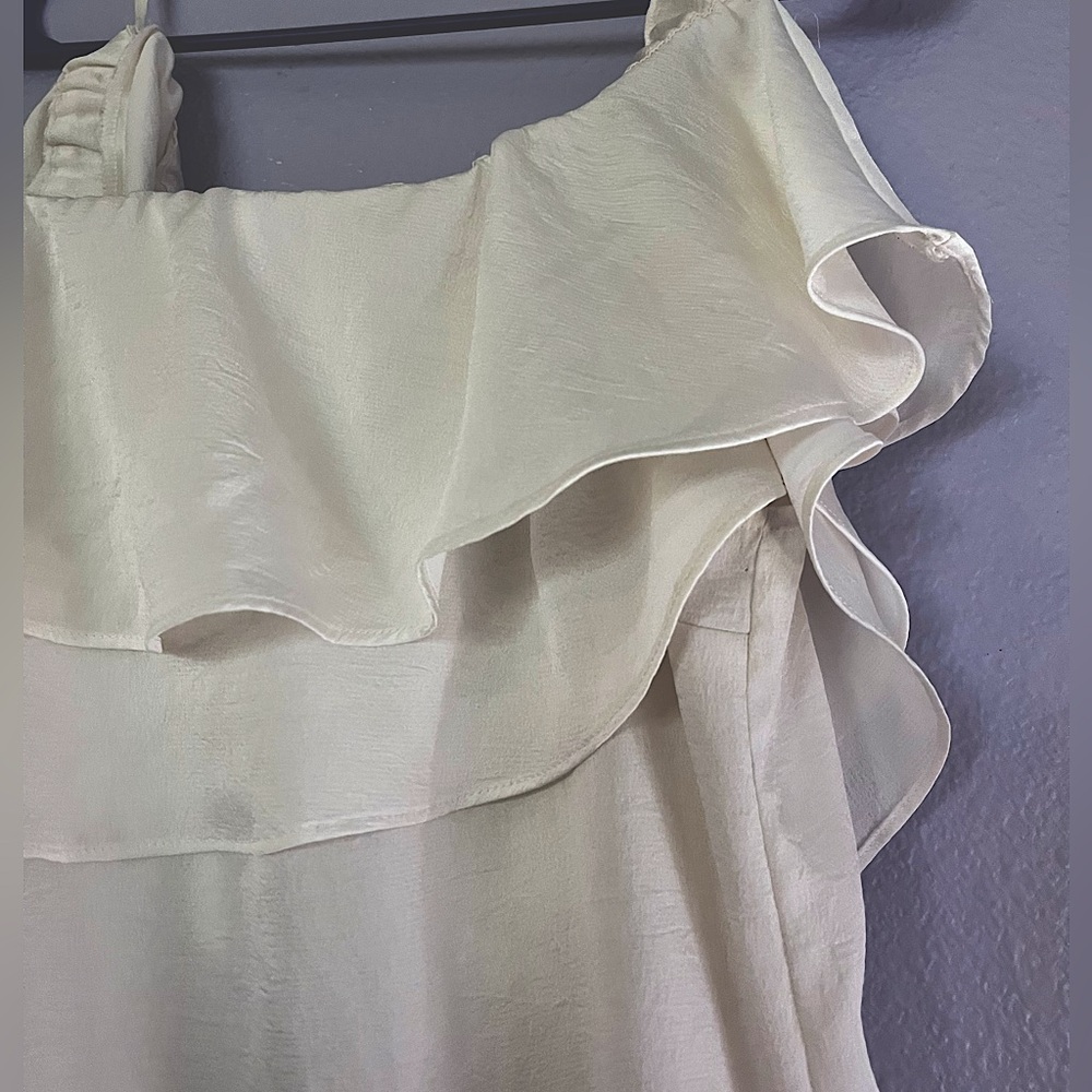 EXPRESS - Off white ruffle blouse